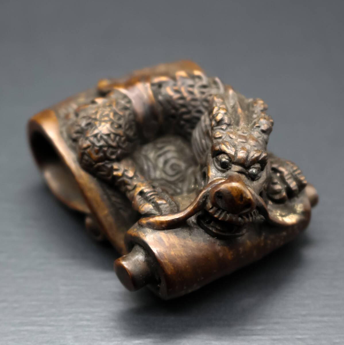 龍 / 根付 / 朱氏 / 木製 / 腰提 / 印籠 / 彫刻 / 木彫 / 時代物 / 提げ物 / 置物 / 在銘 / 古い / 古美術