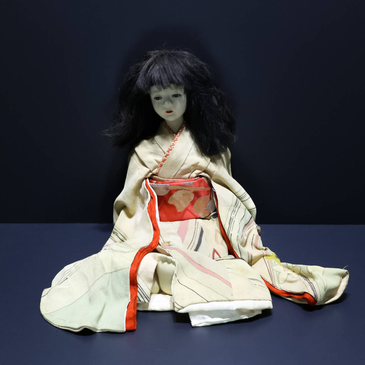 堀柳女や野口園生を彷彿とさせる表情人形 日本人形 本を読む娘 堀柳女や野口園生を彷彿とさせる表情人形 日本人形 本を読む娘