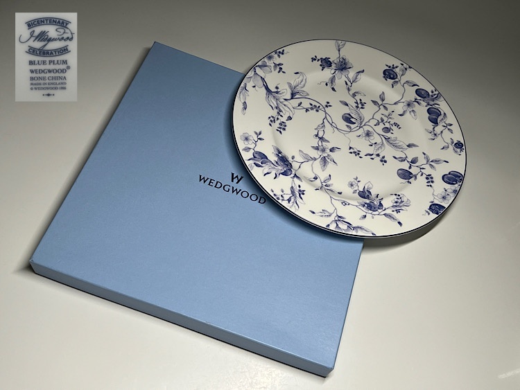 【瑞】ウェッジウッドWEDGWOOD BLUE　PLUM　プレート　径：２７．２ｃｍ　共箱_画像1