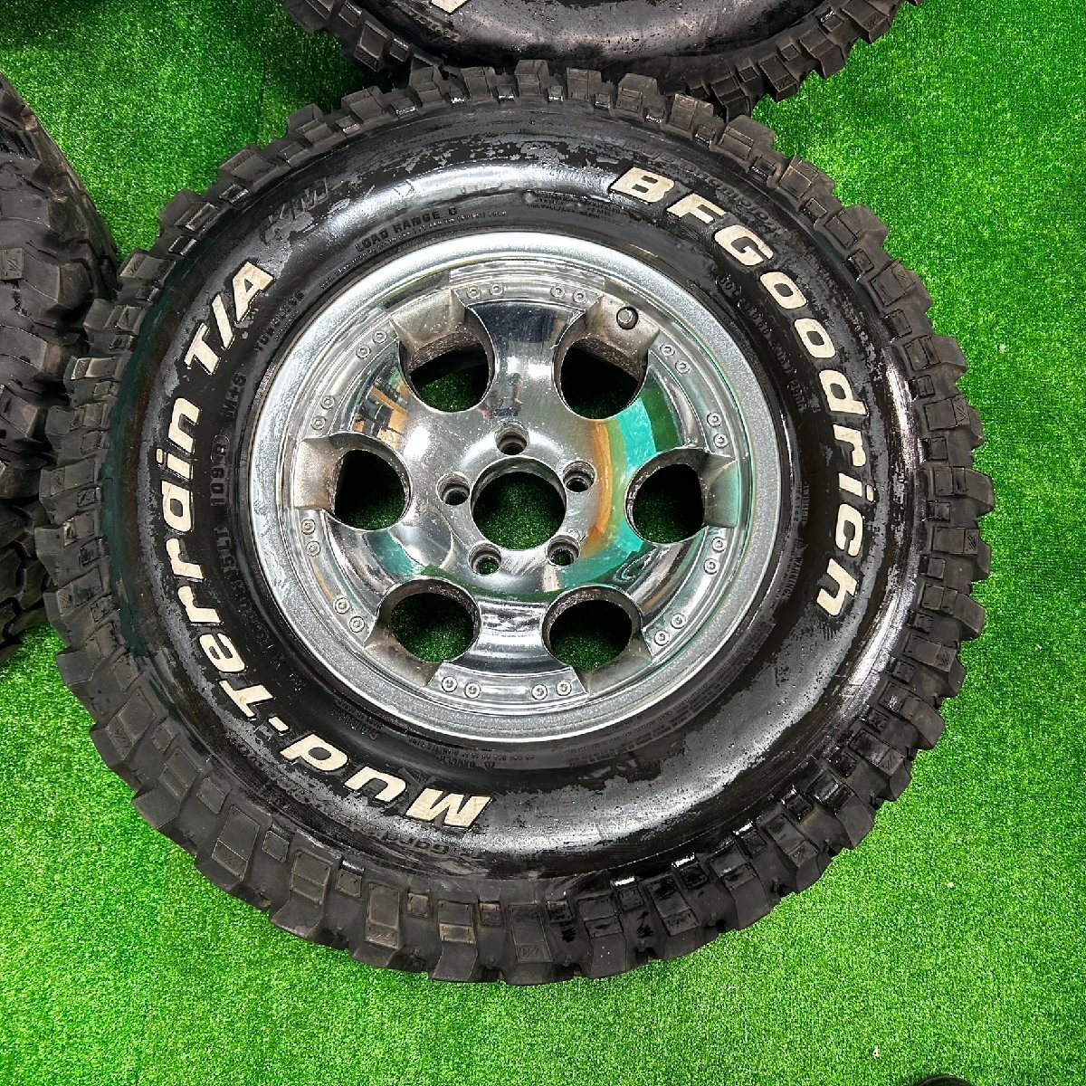 31x10.50-15 LT109R BF Goodrich Mud-Terrain T/A バリ溝 マッド 06年製 社外ホイール 15インチ 8J 5穴 PCD 114.3 +44 デリカ 等 15-618の画像2