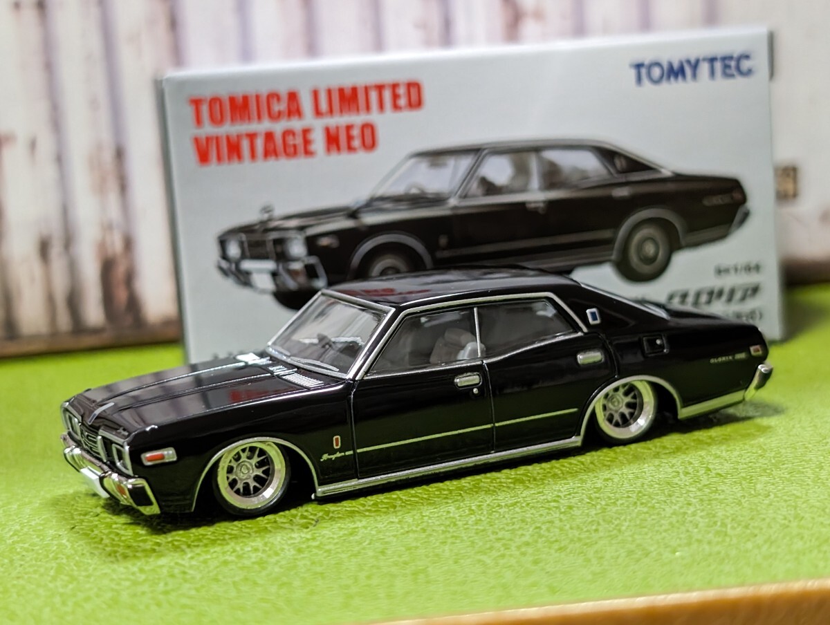 * Tomica Limited Nissan 330 Gloria modified deep rim, lowdown besides various exhibiting!