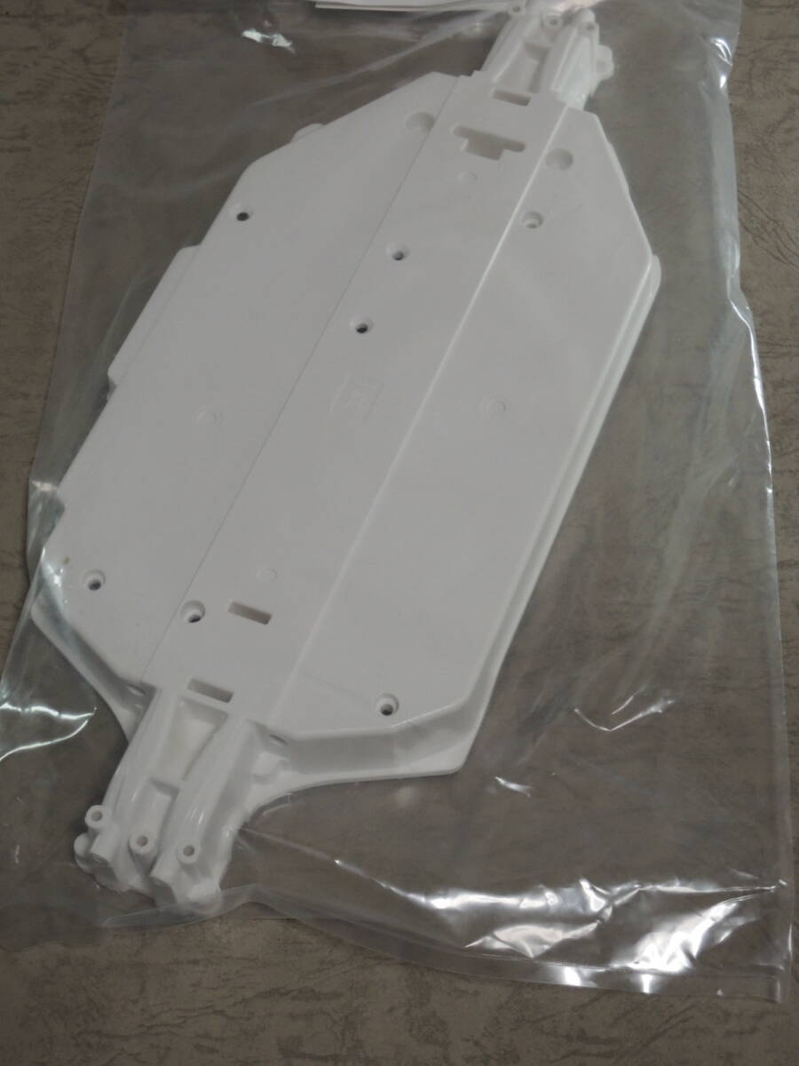 タミヤ RC特別企画 TT-02 ロワデッキ (ハードタイプ) ホワイト 新品未開封品の画像4