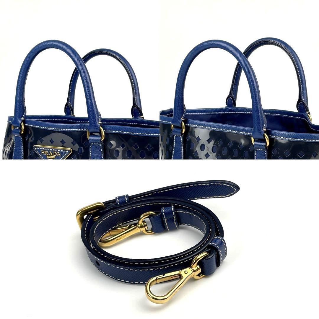 【美品】PRADA プラダ ハンドバッグ 2way ショルダーバッグ 三角ロゴプレート ゴールド金具 パンチング ビニール レザー 青 ブルー_画像10