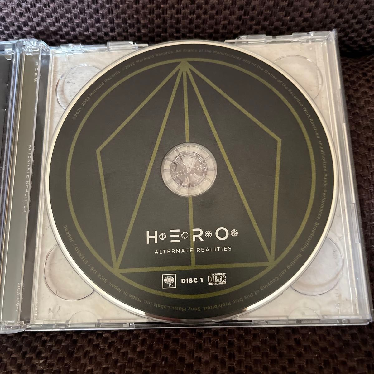 ヒーロー/オルタネイトリアリティーズ [CD+DVD] [2枚組] [初回出荷限定盤 (初回生産限定盤)]