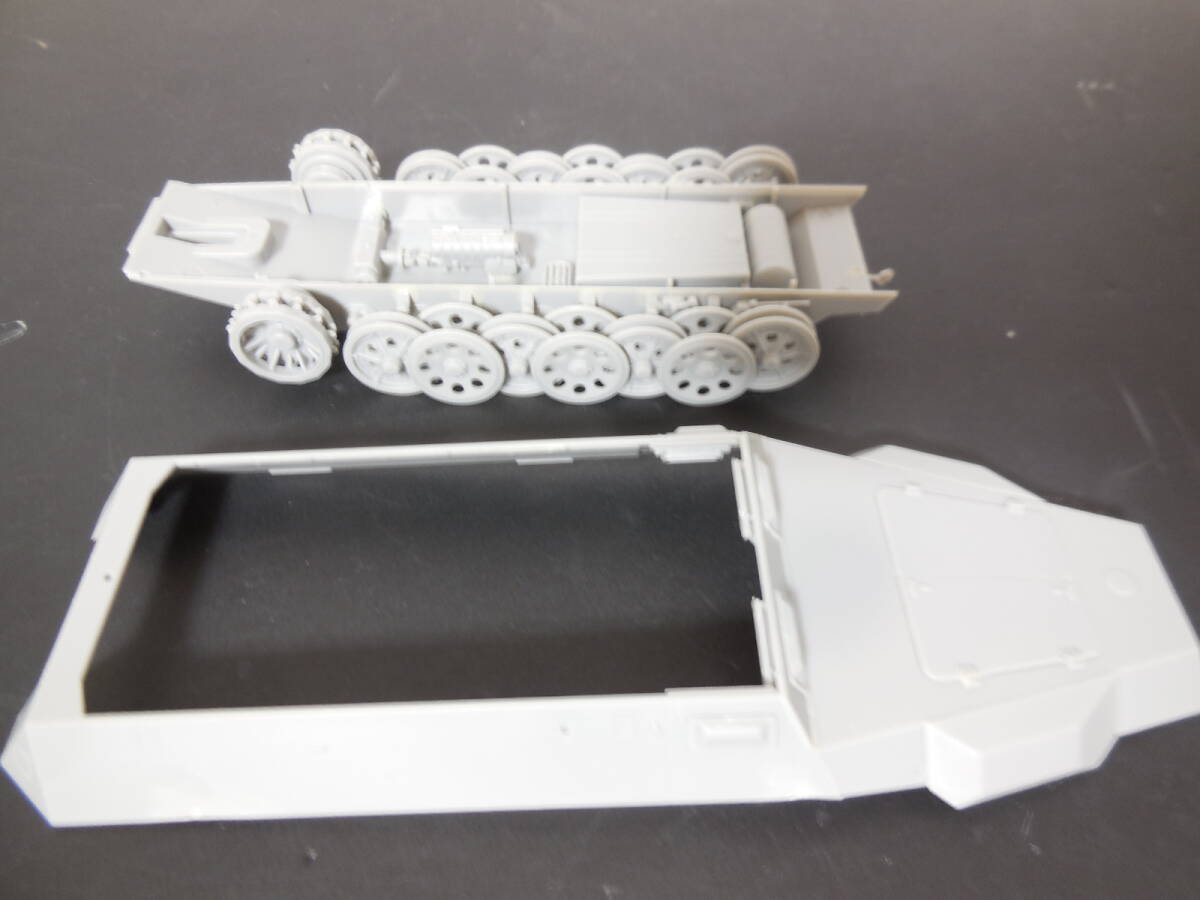 * Tamiya Germany is no Mark armoured personnel carrier D type / Dragon 1/35 WW.II Germany army Sd.Kfz.251/6 Ausf.C equipment . finger . car plastic model 