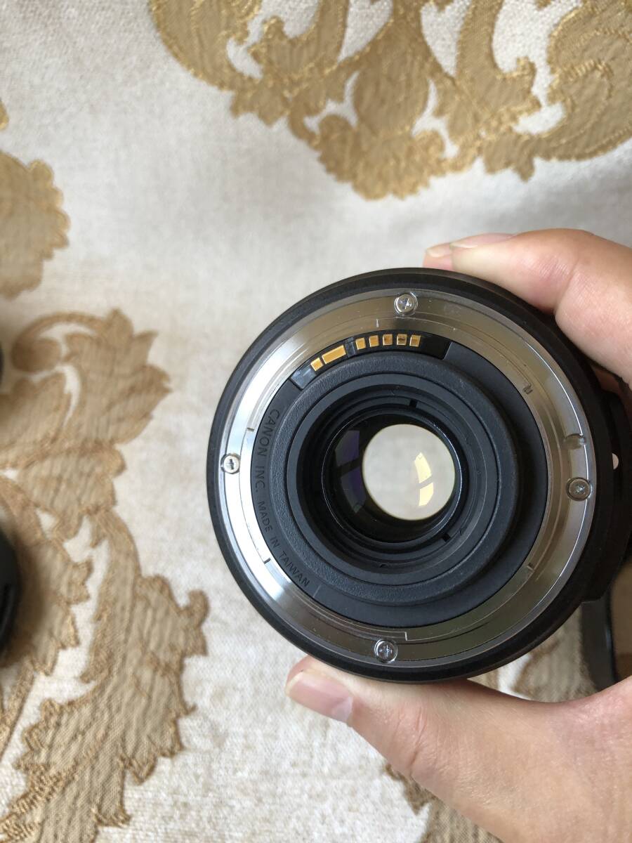 美品 Canon EF-S 15-85mm F3.5-5.6 IS USM ズームレンズ フード付き キヤノンの画像3