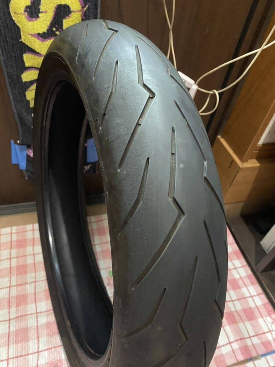 中古MCタイヤ 2021年製造 PIRELLI DIABLO ROSSOⅢ 120/70ZR17 ピレリ ディアブロ ロッソ3 120 70 17 3421 M3094の画像5