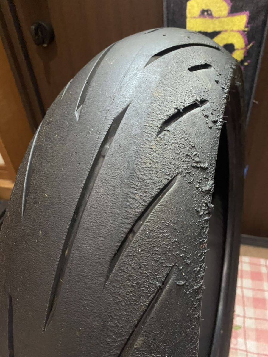 中古MCタイヤ バリ山 2021年製造 BRIDGESTONE BATTLAX S22 180/55ZR17 ブリヂストン バトラックス 180 55 17 2421 M3099の画像2