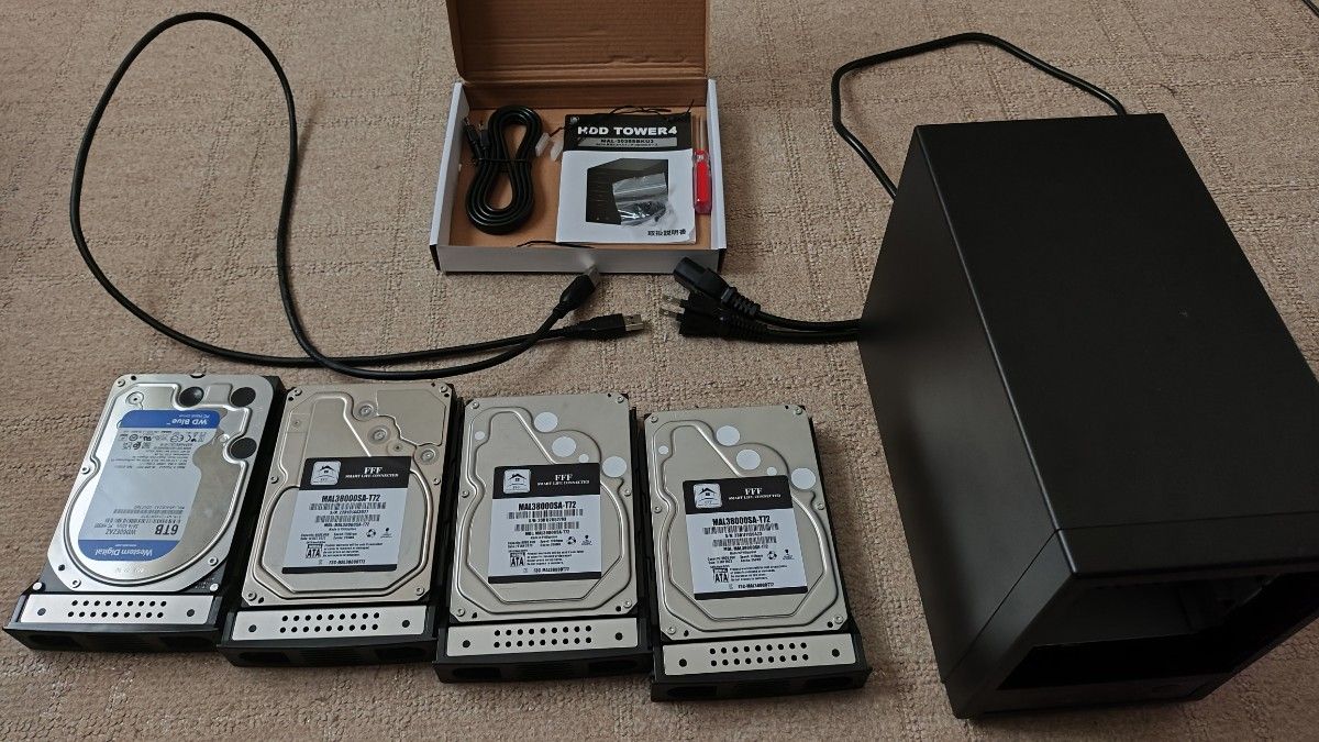 HDD4枚とUSBケースセット、計30TB（8TB 3枚と6TB 1枚）