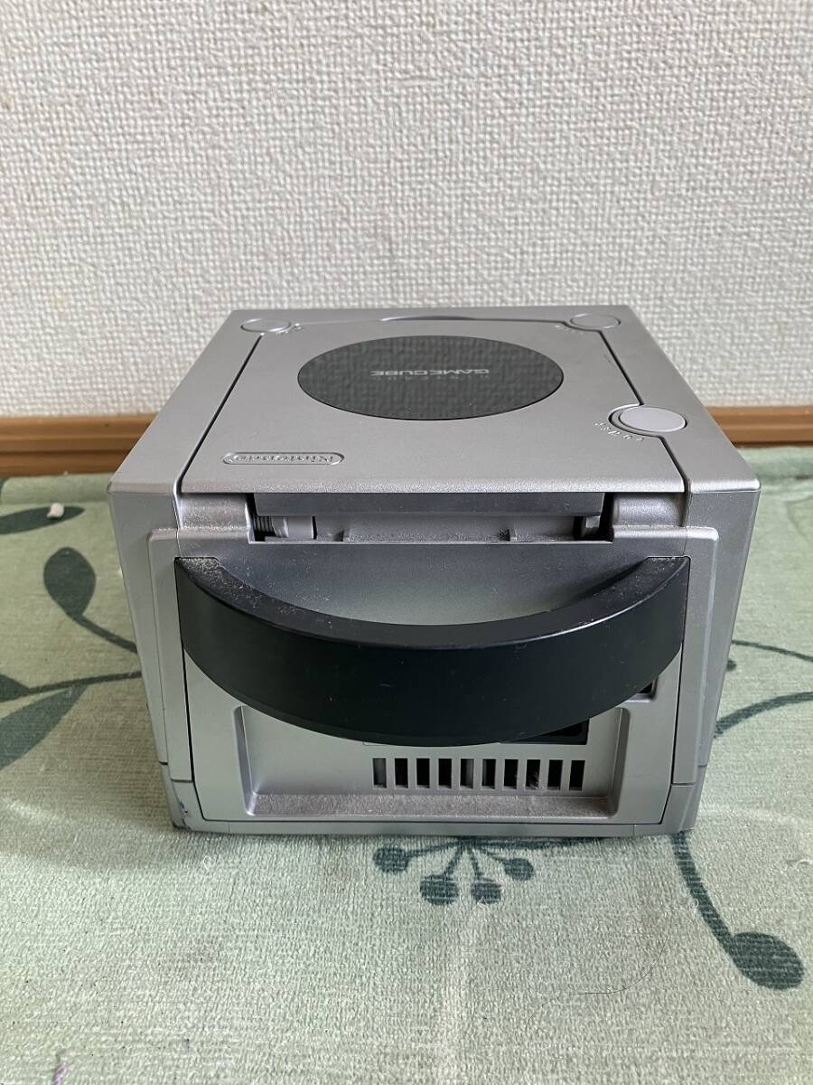 1円 希少 レア NINTENDO 任天堂 GAME CUBE ゲームキューブ DOL-001 家庭用 ゲーム機 現状品 保管品 コレクション GC 当時物 ケーブル付の画像9