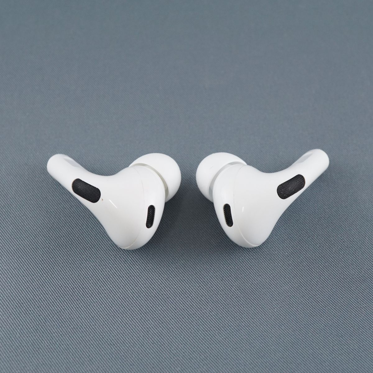 Apple AirPods Pro 第二世代 USED美品 エアーポッズ プロ ワイヤレスイヤホン MagSafe充電ケース Lightning MQD83J/A 完動品 KR V0024_画像3