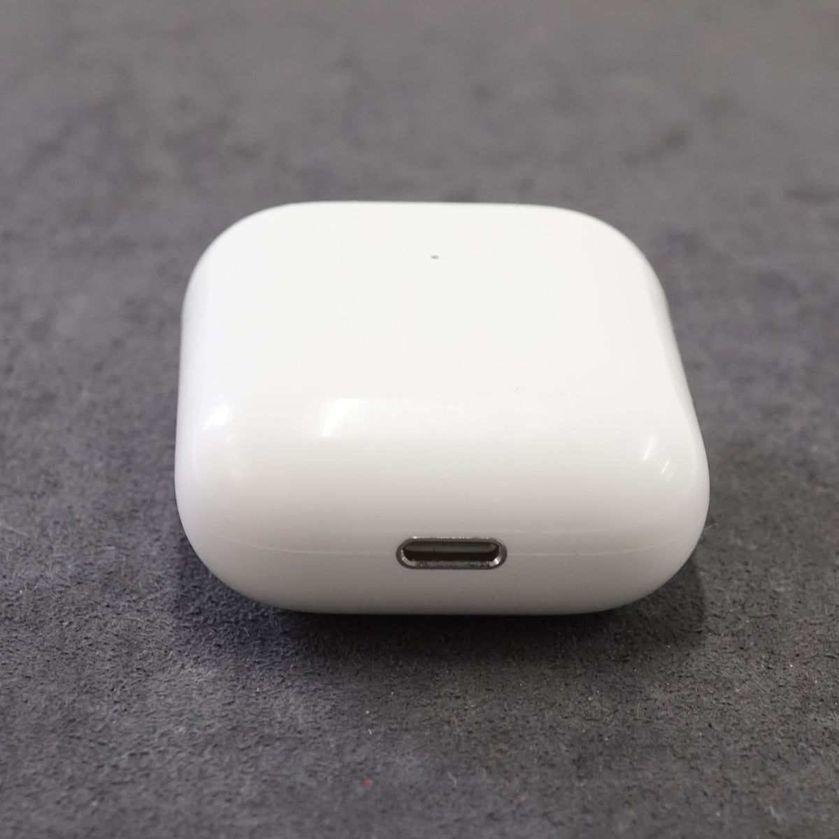 Apple AirPods with Wireless Charging Case エアーポッズ 充電ケースのみ USED品 第二世代 Qi対応 MRXJ2J/A 完動品 V9911