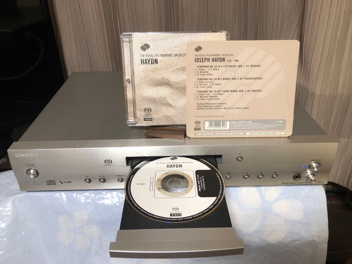 ☆完動品　ONKYO C-S5VL(S)　SACDスーパーオーディオCD/CDプレーヤー　コンパチリモコン／取説書（印刷品）付属