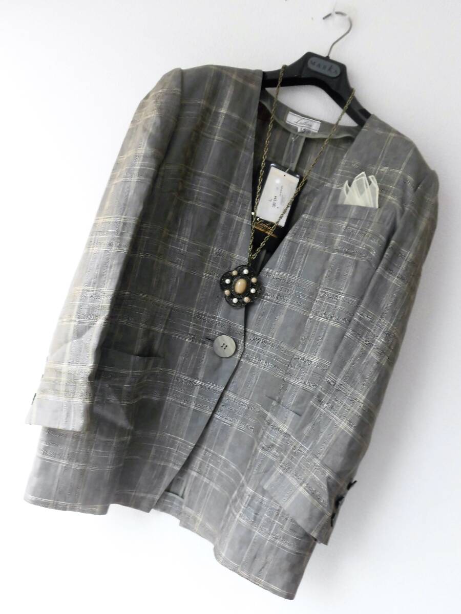●新品タグ付 Leilian レリアン/グレイ格子織柄/麻ジャケット/定価4，3万/チーフ付/大きいサイズL~LX相当