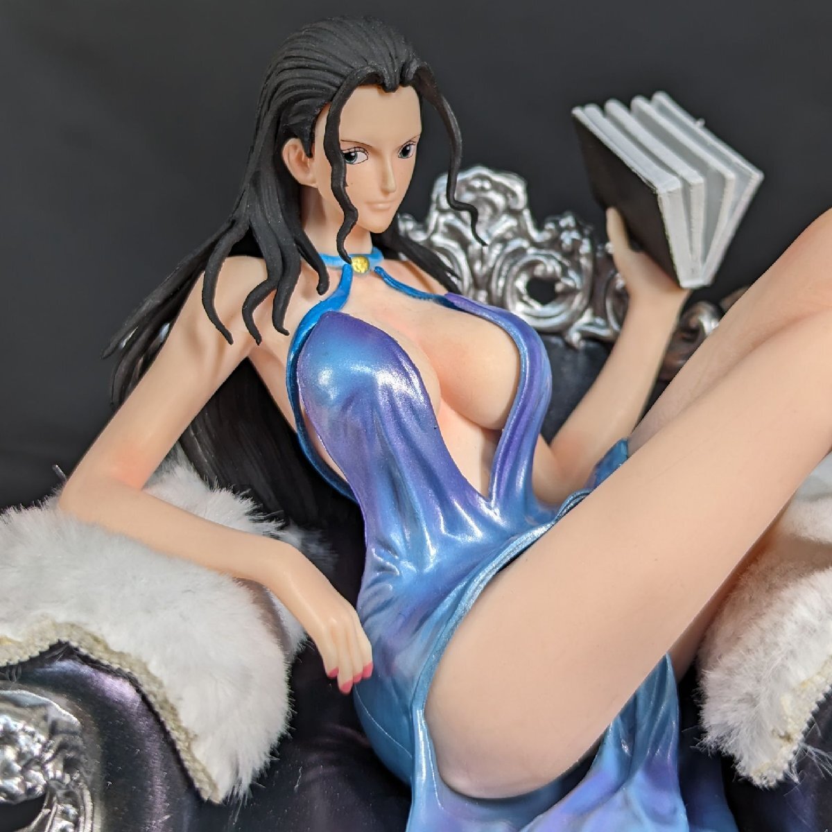 ◆ワンピース【ニコ・ロビン ラグジュアリードレス】1/7スケール◆完成品フィギュア◆アンティークチェアー◆ONE PIECE◆海外限定品◆の画像2