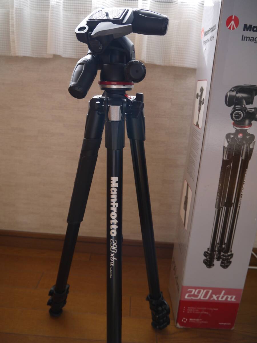 ☆ Manfrotto マンフロット　290XTRAアルミニウム3段三脚 + 3ウェイ雲台キット　ボール雲台、クイックシュー2個付　超美品　☆_画像1