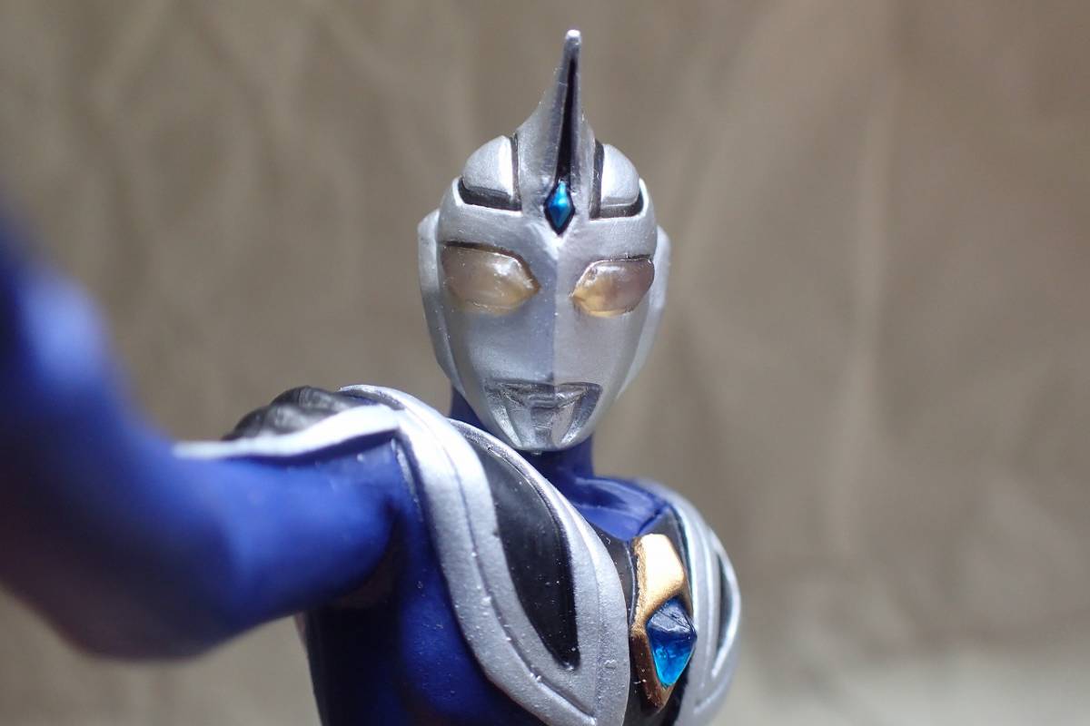 アルティメットソリッド ウルトラマン2 ウルトラマンアグル 送料220円～ ミニブック付 究極のウルトラマンフィギュア_画像2