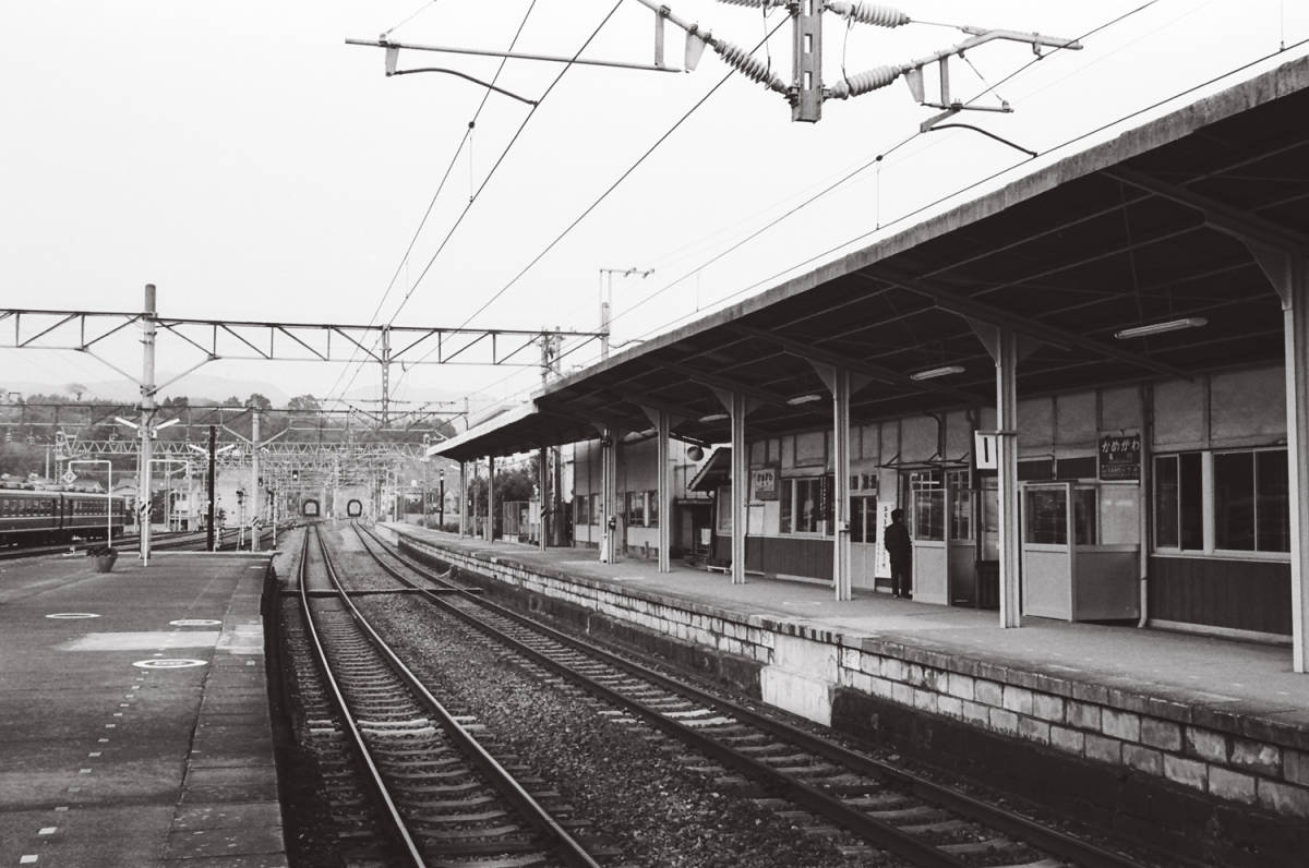 飾って楽しむ鉄道写真（昭和の駅in九州：日豊本線 亀川） NO.56970023_画像1