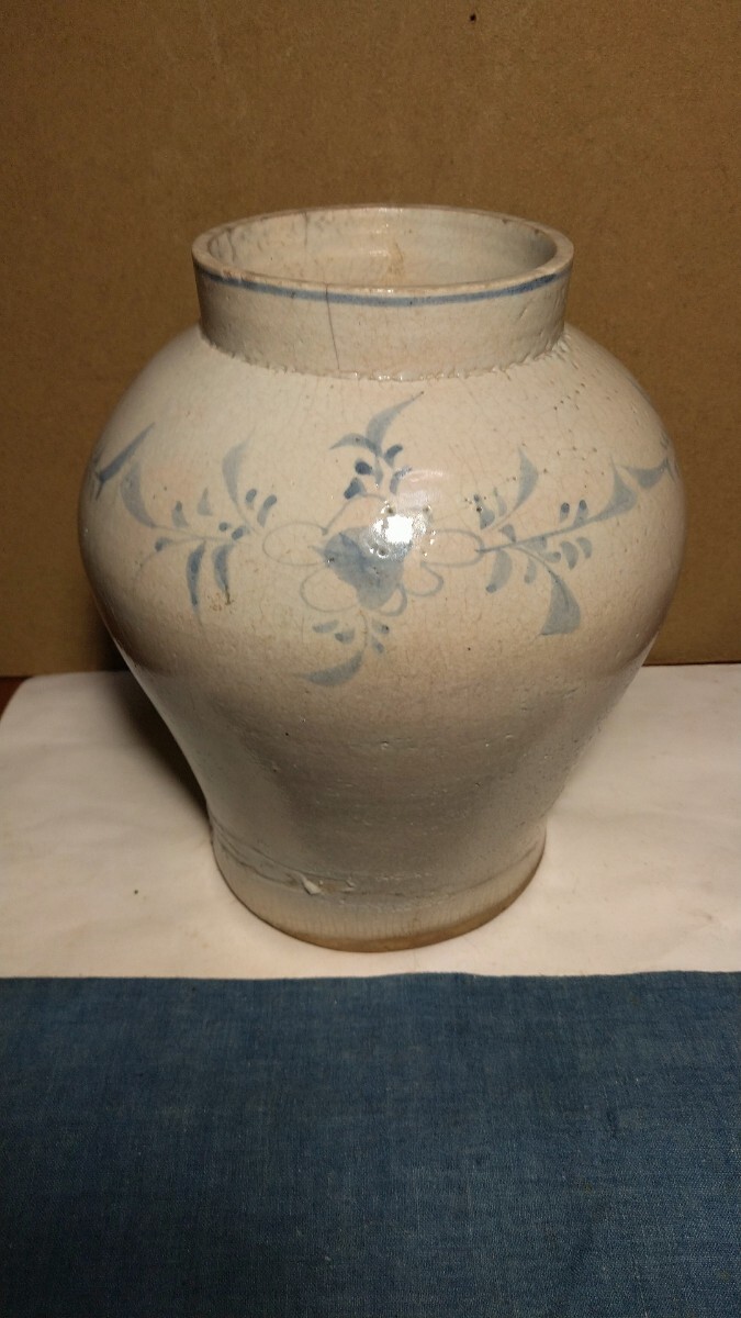 【哲】【特別出品】李朝白磁染付花唐草文立壺（李朝中期）の画像3