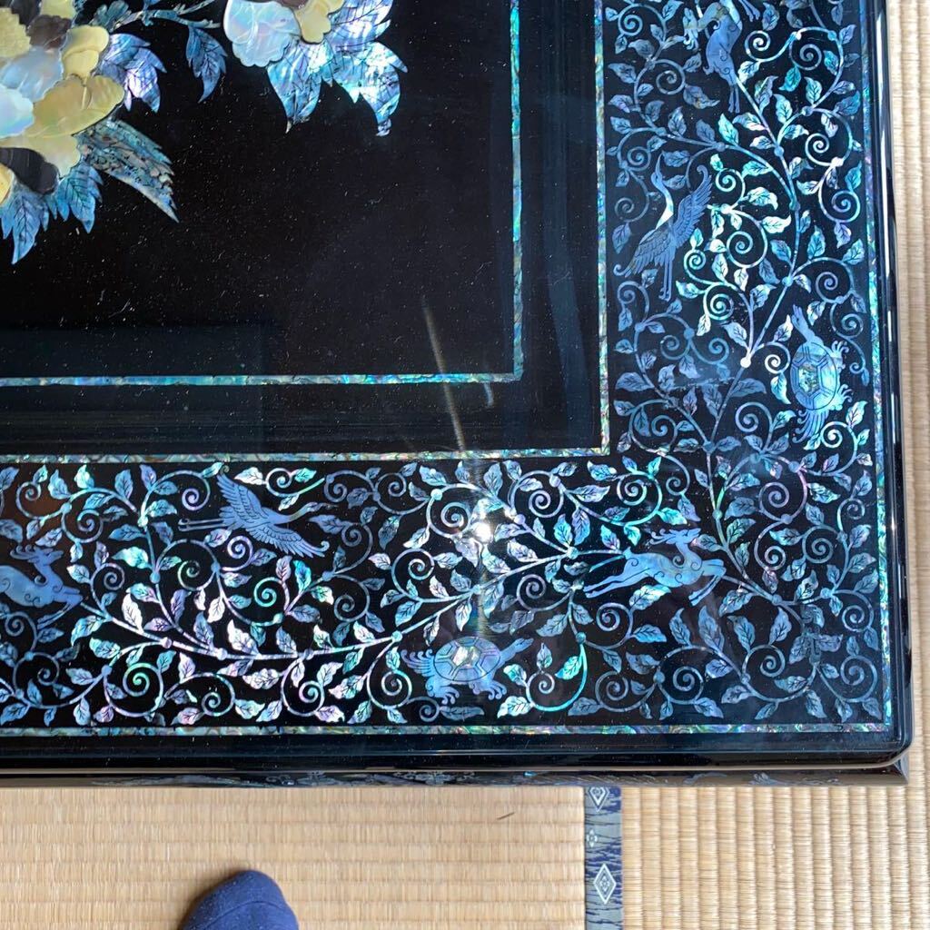 螺鈿細工 美術品 漆芸 韓国 花鳥紋 孔雀絵 座卓 寸法187.5x96.8x36.7の画像10