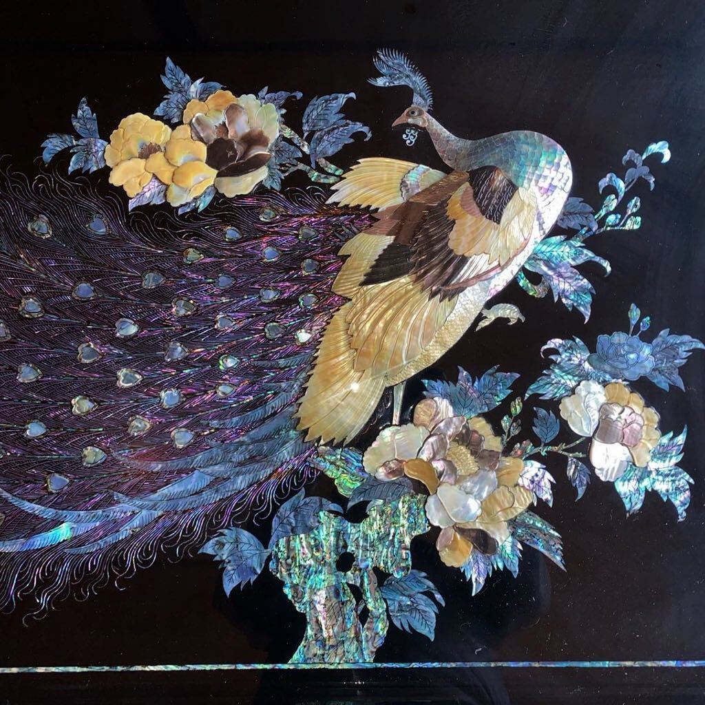 螺鈿細工 美術品 漆芸 韓国 花鳥紋 孔雀絵 座卓 寸法187.5x96.8x36.7の画像3