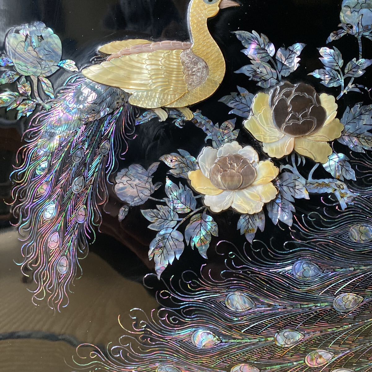 螺鈿細工 飾棚 花鳥紋 孔雀絵 韓国 木製 漆器 寸法114.0x40.5x120.0センチの画像6