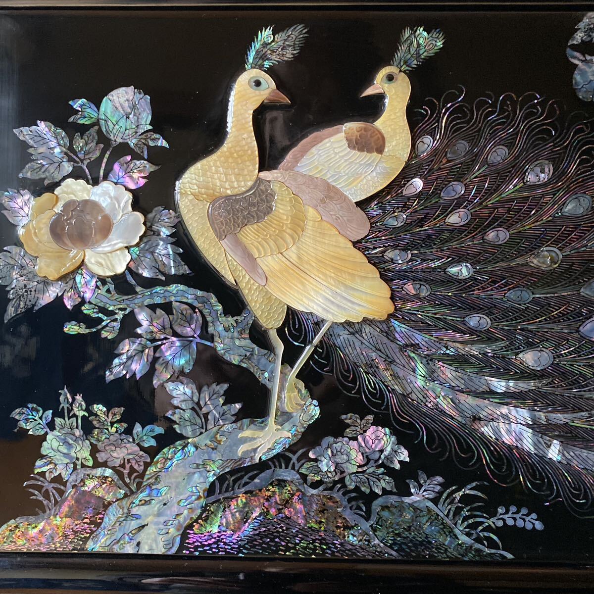 螺鈿細工 飾棚 花鳥紋 孔雀絵 韓国 木製 漆器 寸法114.0x40.5x120.0センチの画像8