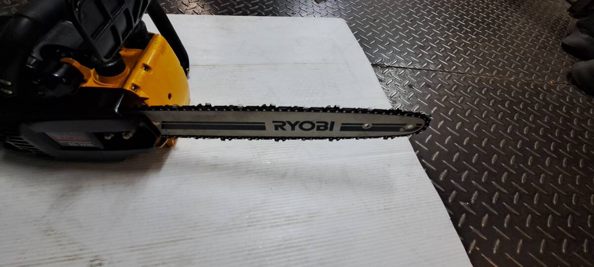 エンジンチェンソー 【2182S】RYOBI ES-3235 木材を切る 木こり 現状品 長期保管品 木材関係の切断機 NO022388 ガソリン オイル 枝カッタ_画像7