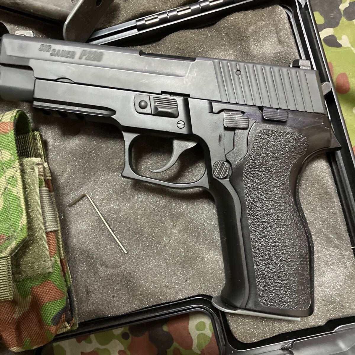 マルイ/SIG P226E2ガスブローバック予備マガジン、サイレンサーセットの画像3