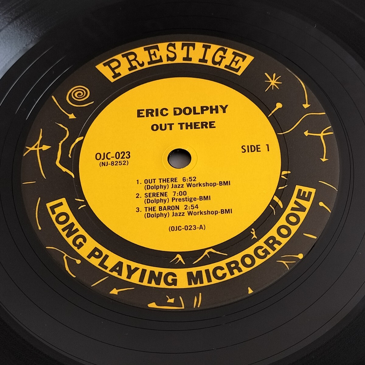 【OJC-023/NJ-8252】ERIC DOLPHY / OUT THERE / PRESTIGE NEW JAZZ 8252 / US盤 / シュリンク付 / LP_画像3