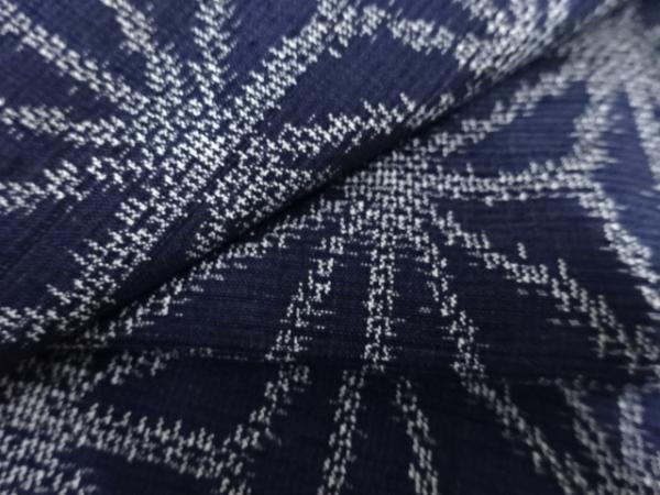 ys6951478; 麻の葉模様織り出し手織り紬着物【アンティーク】【着】_画像8