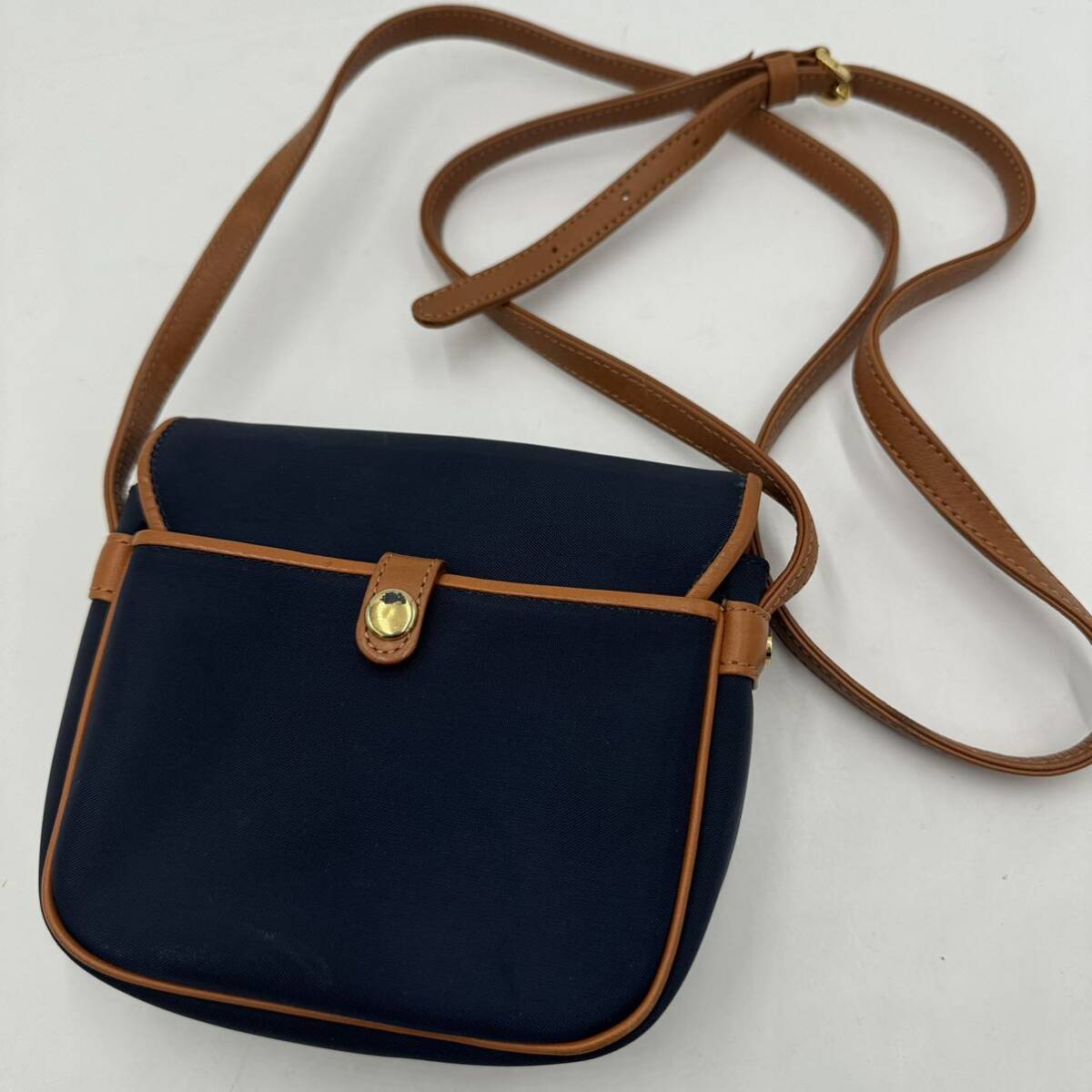 H * популярный модель!! \' утонченный дизайн \' Courreges Courreges Cross корпус сумка на плечо небольшая сумочка наклонный .. плечо .. женский сумка 