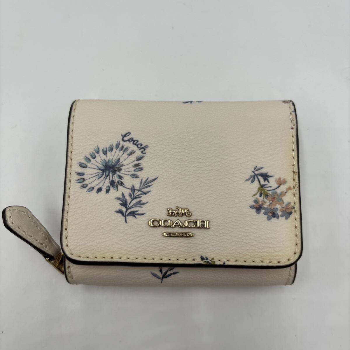 ＊ 付属品完備 訳あり未使用 '高級感溢れる' COACH コーチ PVCレザー 三つ折財布 3カード入れ 小銭入れ付き 財布 ウォレット レディース_画像2