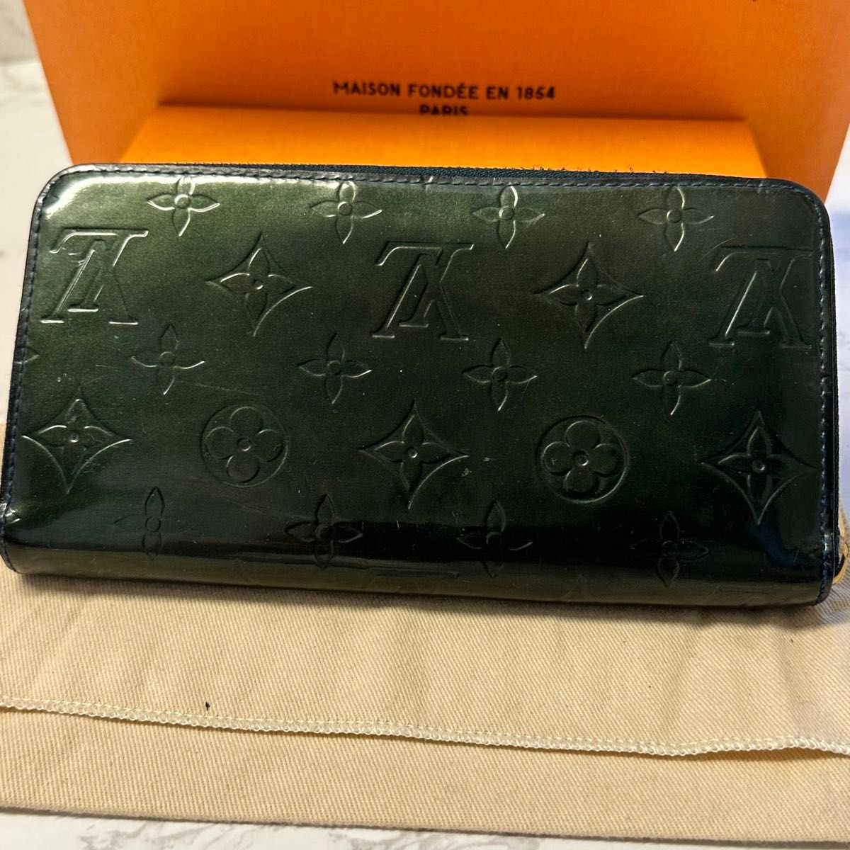 新品同様！　希少　ルイヴィトン LOUIS VUITTON ヴェルニ　財布 長財布 ジッピーウォレット