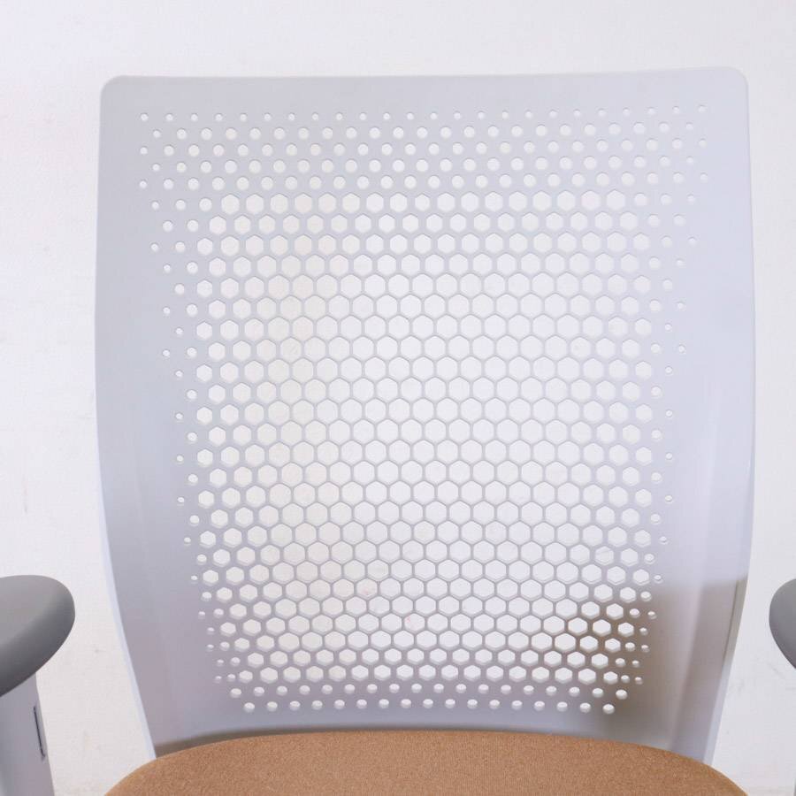 vitra. ヴィトラ 【ID Air】ID Chair Concept IDチェア デスクチェア 肘付き 布張り ブラウン系 アントニオ・チッテリオ IDエア★823h30の画像4