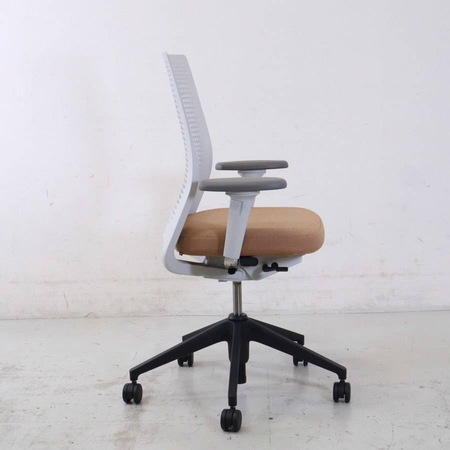 vitra. ヴィトラ 【ID Air】ID Chair Concept IDチェア デスクチェア 肘付き 布張り ブラウン系 アントニオ・チッテリオ IDエア★823h30の画像5