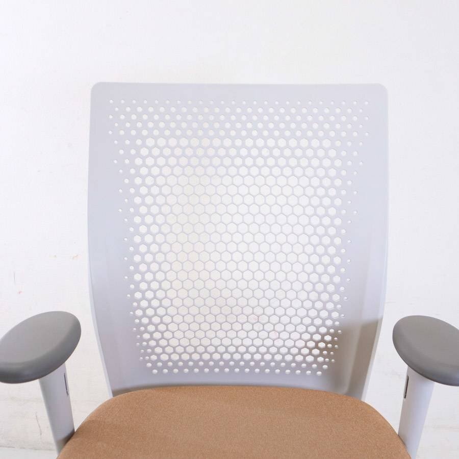 vitra. ヴィトラ 【ID Air】ID Chair Concept IDチェア デスクチェア 肘付き 布張り ブラウン系 アントニオ・チッテリオ IDエア★823h16の画像4