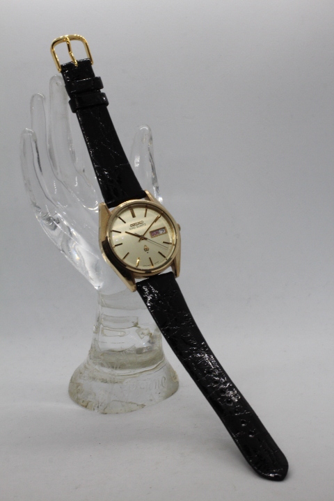 【SEIKO】KING QUARTZ 4823-8000 CAP GOLD JAPAN A 中古品時計 未使用ワニ革ベルト装着 24.4.7 の画像4