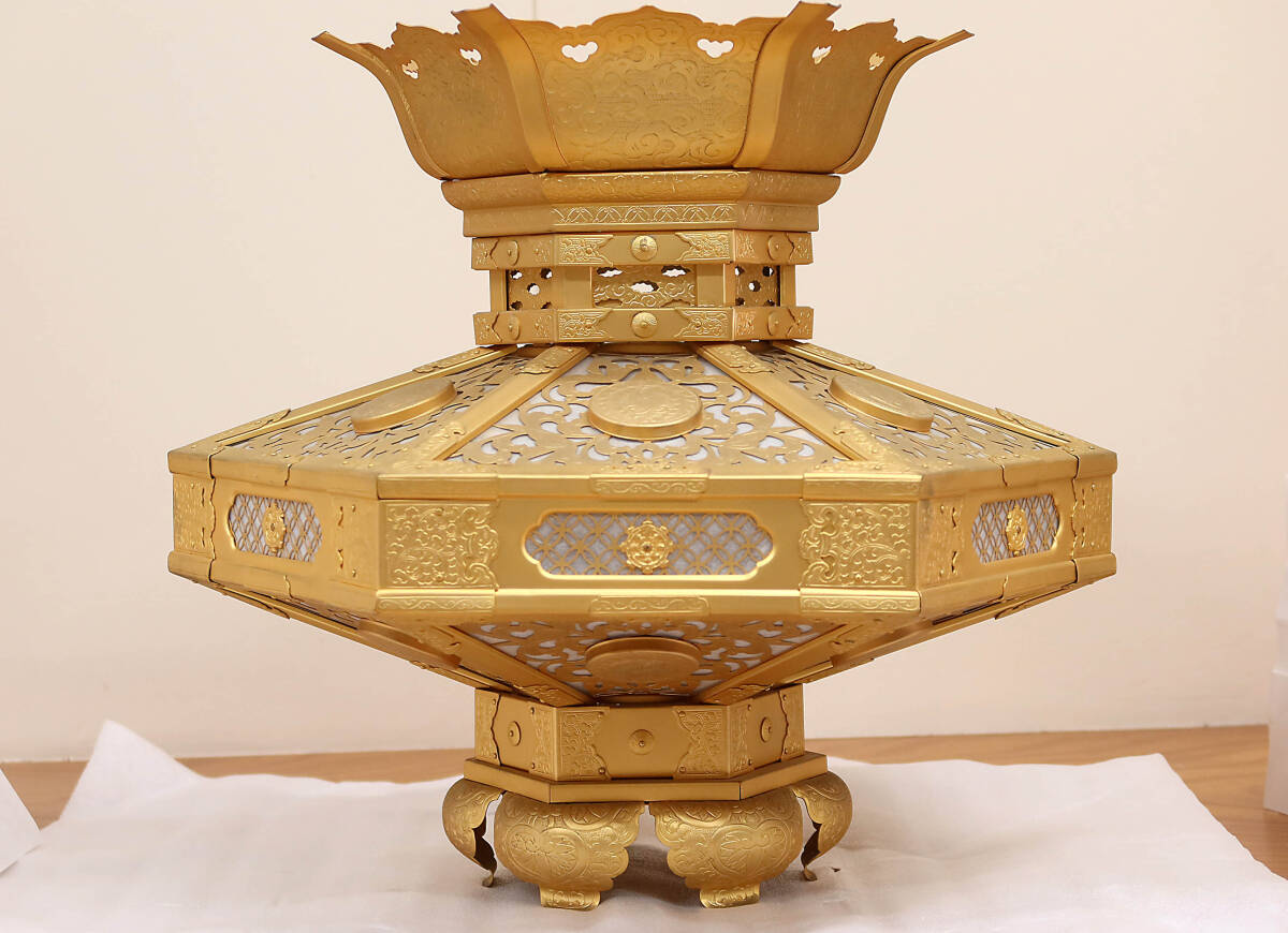 [ family Buddhist altar Buddhist altar fittings ] beautiful goods hexagon light .. light . seat . light . hanging light . cat pair erasing gilding memorial service law necessary temple . for Buddhist altar fittings 