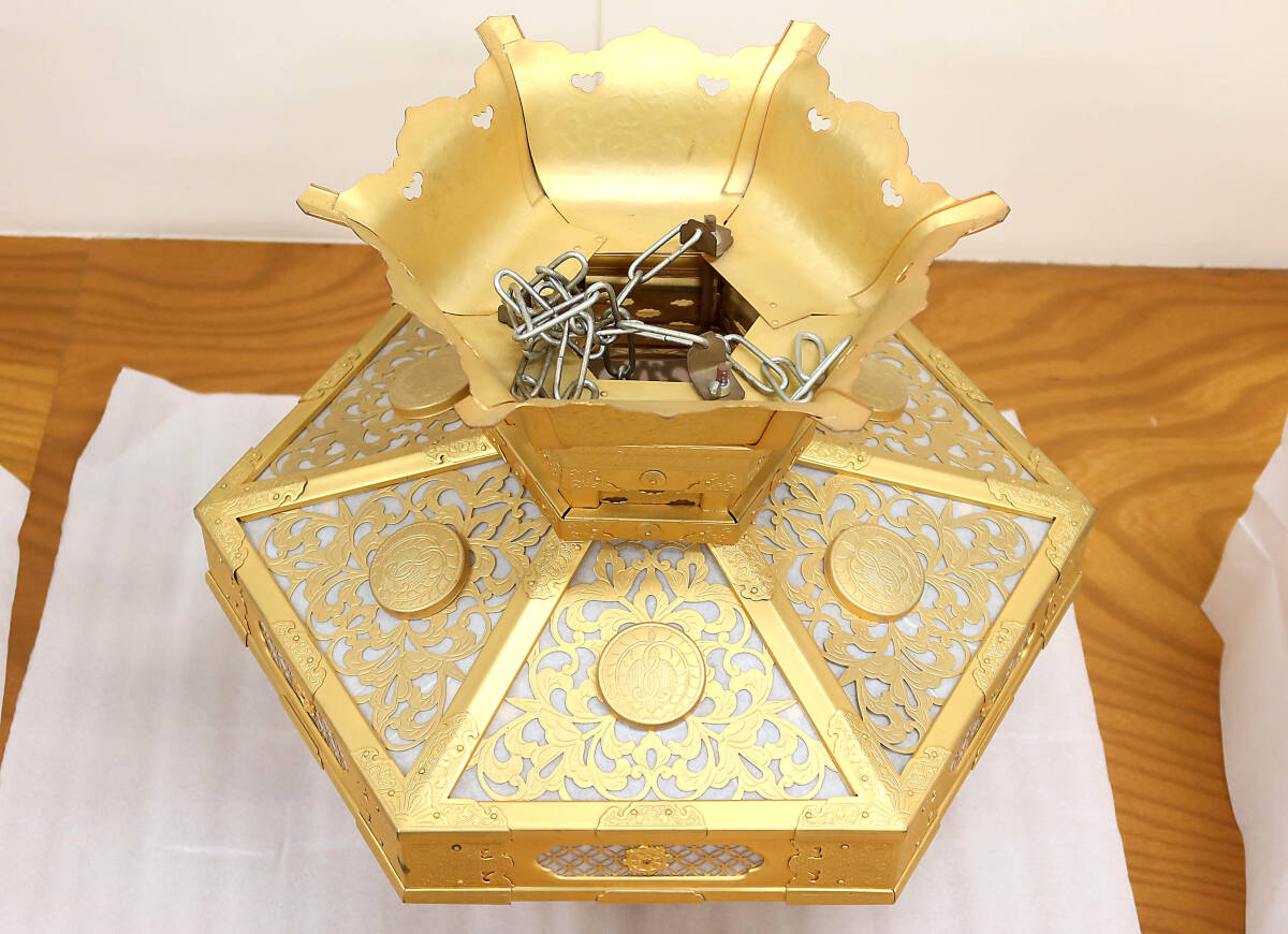 仏壇仏具】美品 六角灯篭 菱灯籠 座敷燈篭 吊り灯篭 猫足 消し 仏壇仏具】美品 六角灯篭 菱灯籠 座敷燈篭 吊り灯篭 猫足 消し