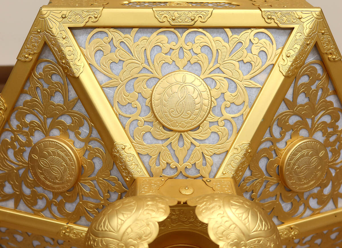 仏壇仏具】美品 六角灯篭 菱灯籠 座敷燈篭 吊り灯篭 猫足 消し 仏壇仏具】美品 六角灯篭 菱灯籠 座敷燈篭 吊り灯篭 猫足 消し