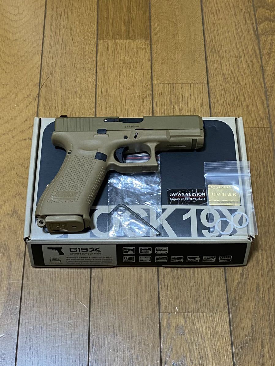 VFC/UMAREX GLOCK 19X ガスブローバック 美品 CO2マガジン 予備Oリング付き グロック19 GBB コヨーテ レア_画像3