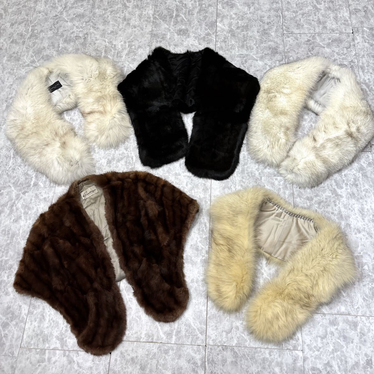 ② ＊ 1円~ まとめ売り '豪華5点セット' SAGA FURS 等 本毛皮 リアルファー 毛皮 フォックス / ラム ファー 大判 ショール マフラー 卸売りの画像1