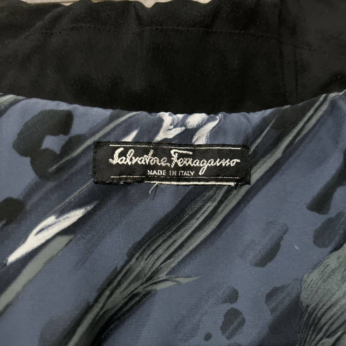 1円~■ イタリア製 '圧巻のデザイン' Salvatore Ferragamo サルヴァトーレフェラガモ 裏地 総柄 キルティング 中綿 ジャケット 高級婦人服 の画像7