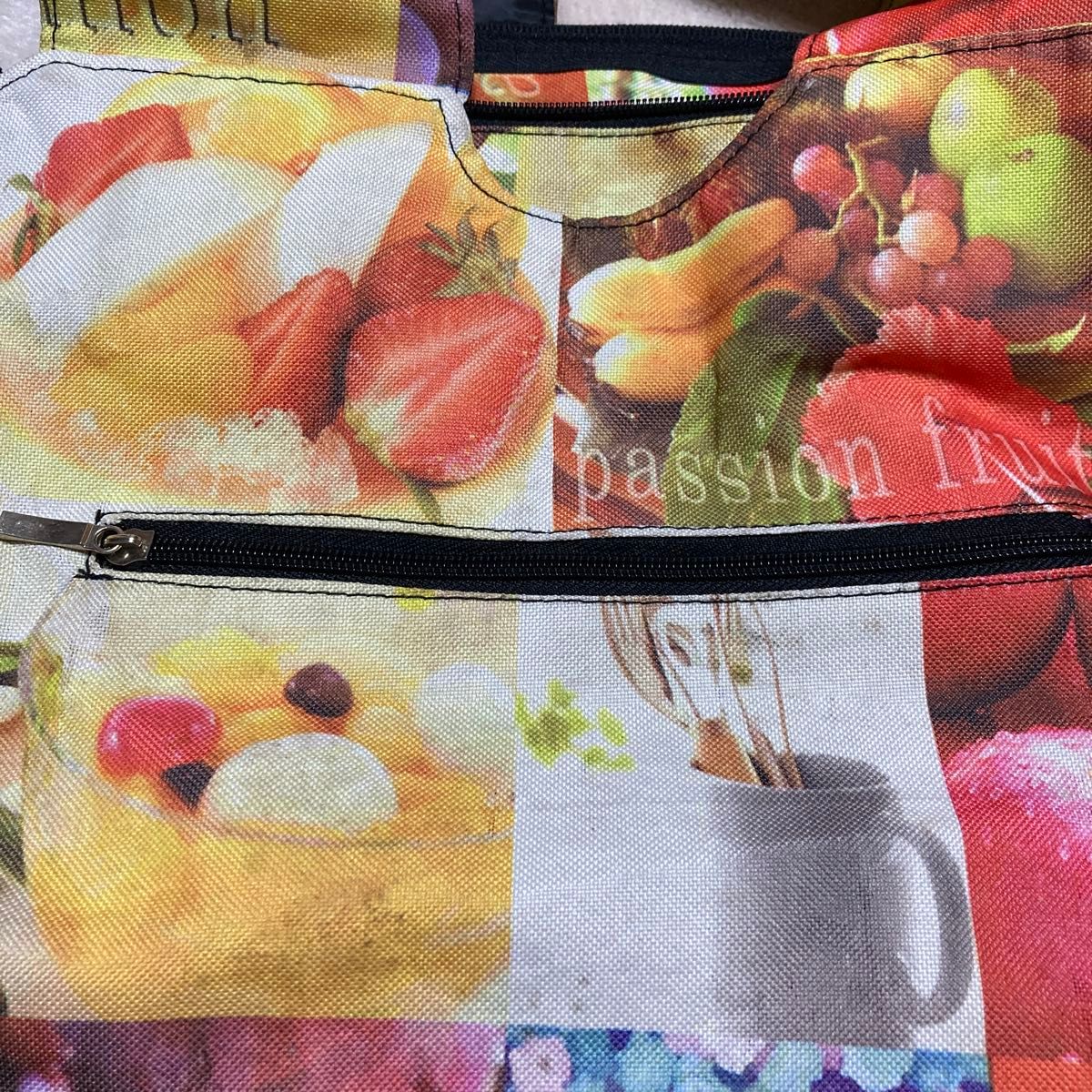 鮮やかカラフルのフルーツ柄の大きなバッグ