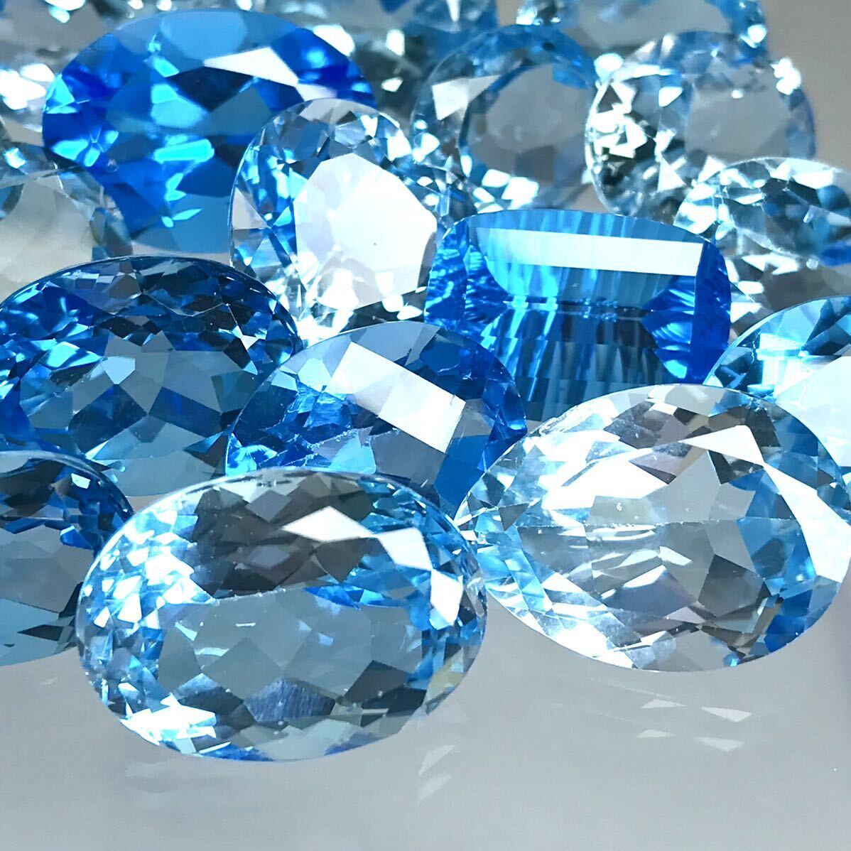 (天然ブルートパーズ18点おまとめ200ct)a ルース 裸石 ジュエリー ブルートパーズ jewelry blue topaz i①の画像2