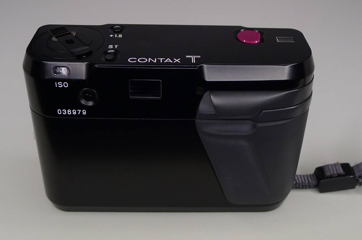 貴重なブラック CONTAX T コンタックス ストロボ付_軍艦部に僅かな凹みが有ります