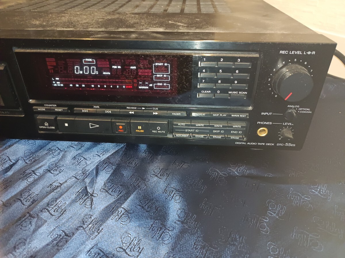 nn0202 119 SONY ソニー デジタルオーディオテープデッキ DTC-55ES 中古 現状品 DATデッキ オーディオ機器 テープデッキ レトロの画像4