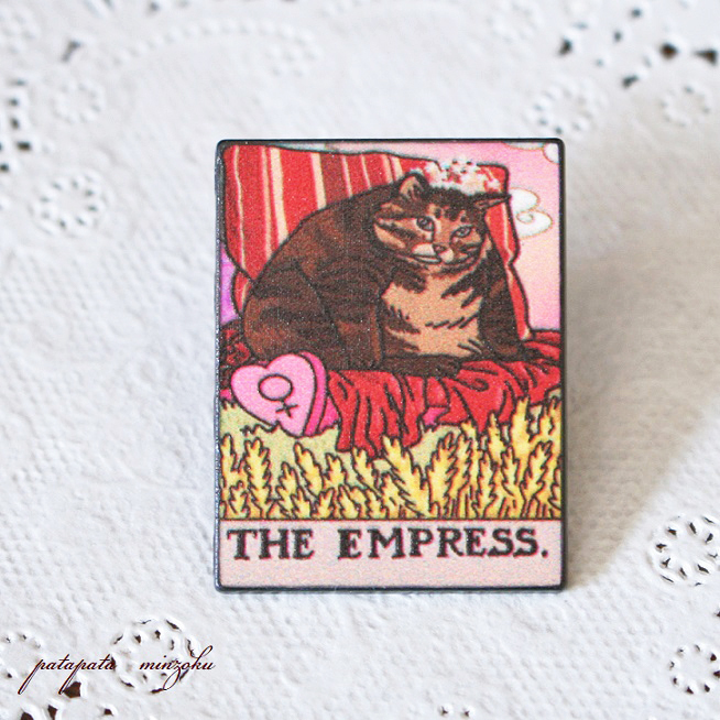 猫のピンバッジ タロットカード 女帝 THE EMPPRESS バッジ ネコ 雑貨 小物 ピンズ ブローチ ネコ ピンバッチ パタミン ねこの画像1