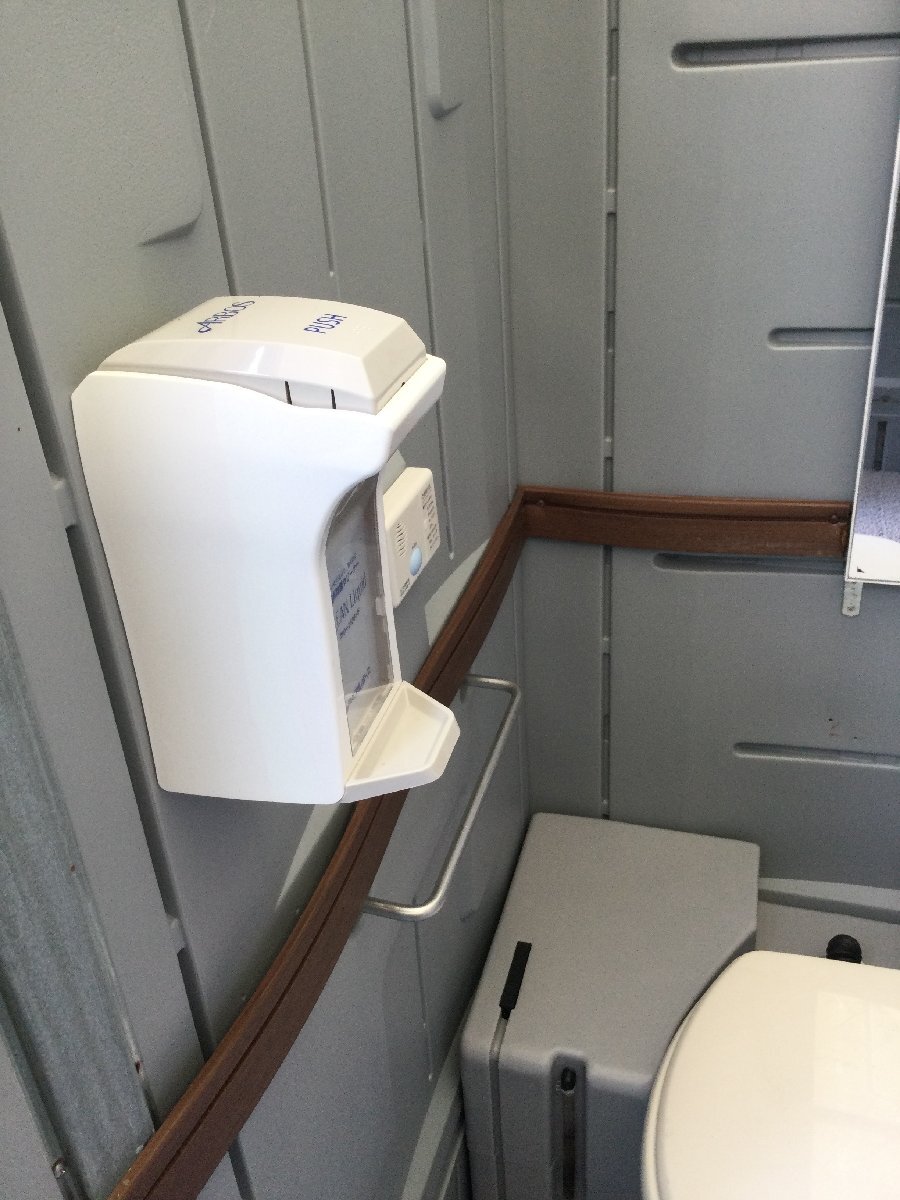 中古 仮設トイレ 快適仕様 EC-04 洋式簡易水洗トイレ 室内広々空間 1棟限定品 神奈川県 綾瀬市の画像5